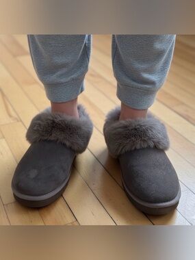 Cushionaire Sz 9.5 Suede Chocolat Brown Faux Fur Platform Slip on Shoes